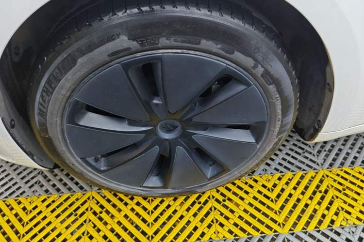 Used Tesla Model 3 2023 Rear-Wheel-Drive Version Left Front Wheel Hub