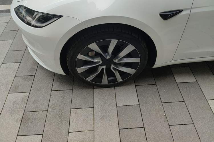 Used Tesla Model 3 2023 Long-Range All-Wheel-Drive Version Left Front Wheel Hub