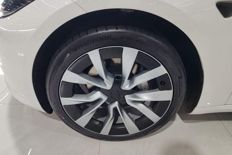 Used Tesla Model 3 2023 Rear-Wheel-Drive Version Left Front Wheel Hub