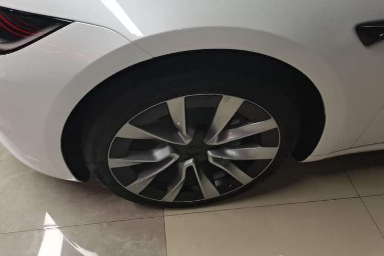 Used Tesla Model 3 2023 Long-Range All-Wheel-Drive Version Left Front Wheel Hub