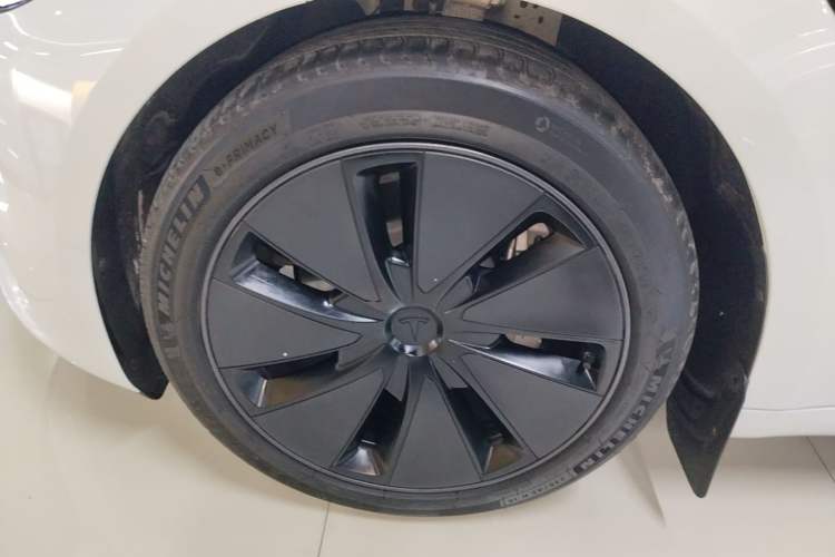 Used Tesla Model 3 2023 Long-Range All-Wheel-Drive Version Left Front Wheel Hub