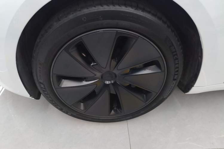 Used Tesla Model 3 2023 Long-Range All-Wheel-Drive Version Left Front Wheel Hub