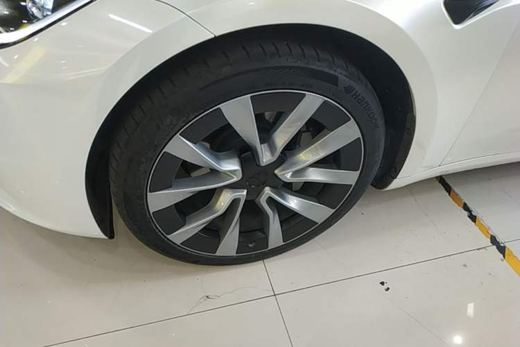 Used Tesla Model 3 2023 Rear-Wheel-Drive Version Left Front Wheel Hub