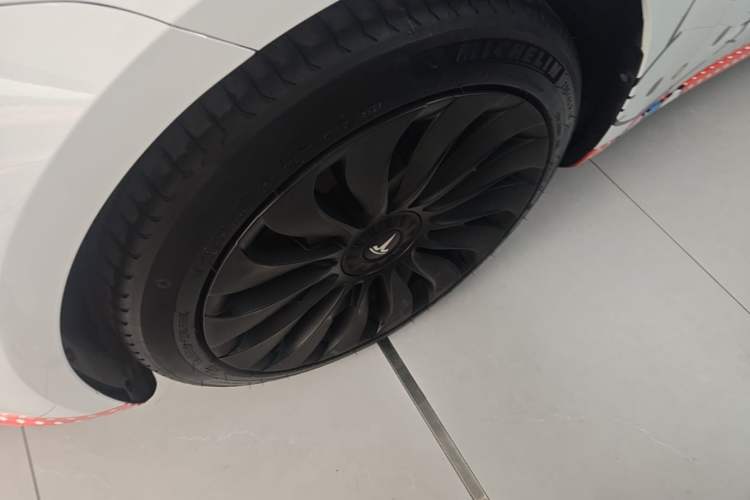 Used Tesla Model 3 2023 Rear-Wheel-Drive Version Left Front Wheel Hub
