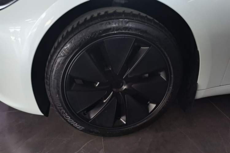 Used Tesla Model 3 2023 Long-Range All-Wheel-Drive Version Left Front Wheel Hub