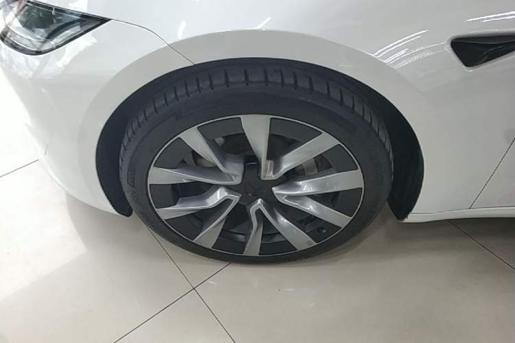 Used Tesla Model 3 2023 Long-Range All-Wheel-Drive Version Left Front Wheel Hub