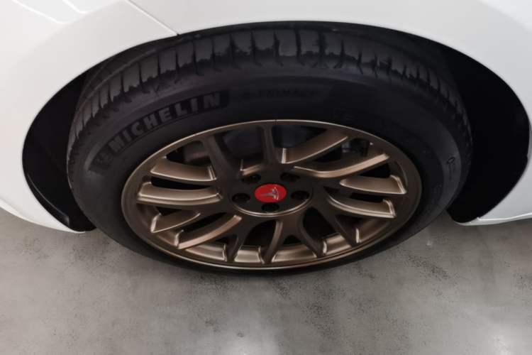Used Tesla Model 3 2023 Rear-Wheel-Drive Version Left Front Wheel Hub