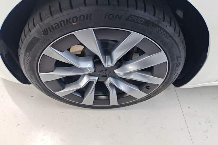 Used Tesla Model 3 2023 Rear-Wheel-Drive Version Left Front Wheel Hub