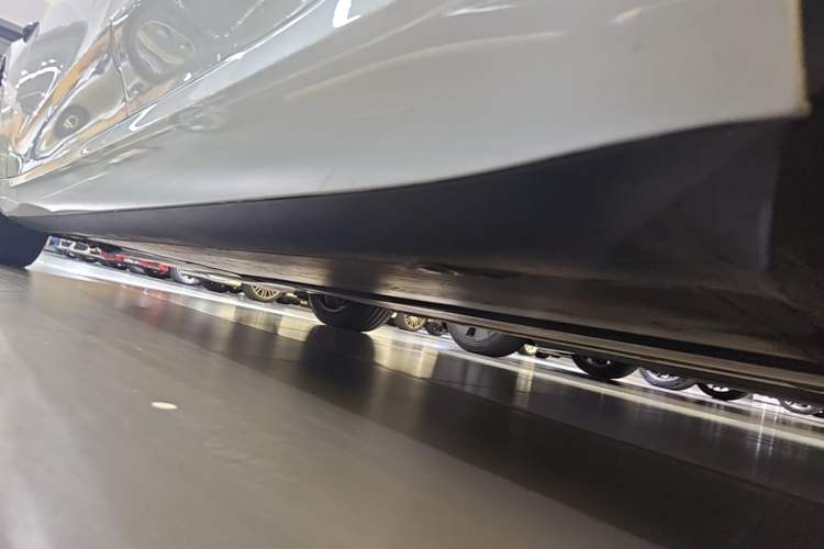 Used Tesla Model 3 2023 Long-Range All-Wheel-Drive Version Left Side Sill
