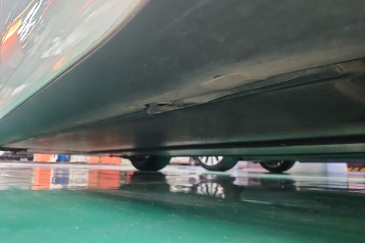 Used Tesla Model 3 2023 Long-Range All-Wheel-Drive Version Left Side Sill