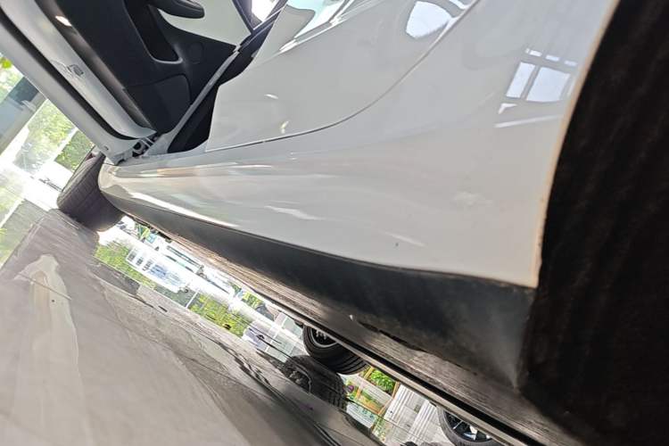 Used Tesla Model 3 2023 Long-Range All-Wheel-Drive Version Left Side Sill
