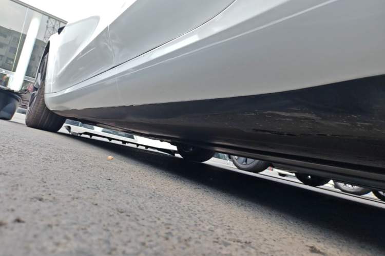 Used Tesla Model 3 2023 Long-Range All-Wheel-Drive Version Left Side Sill