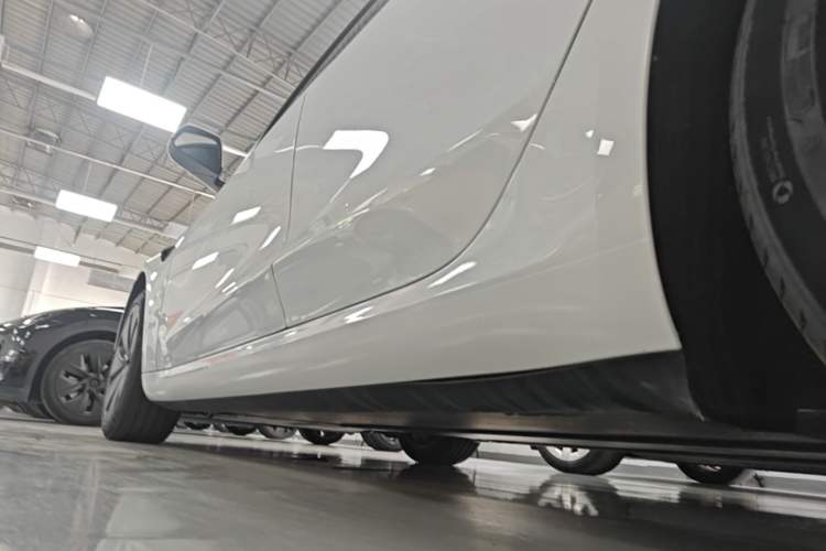 Used Tesla Model 3 2023 Long-Range All-Wheel-Drive Version Left Side Sill