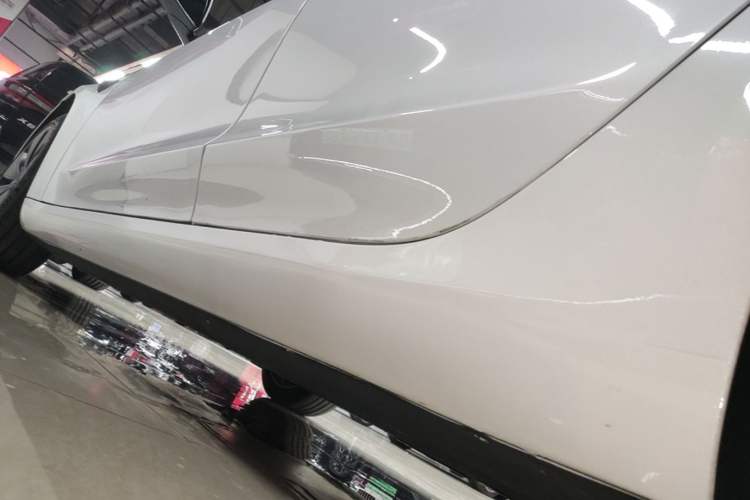 Used Tesla Model 3 2023 Long-Range All-Wheel-Drive Version Left Side Sill