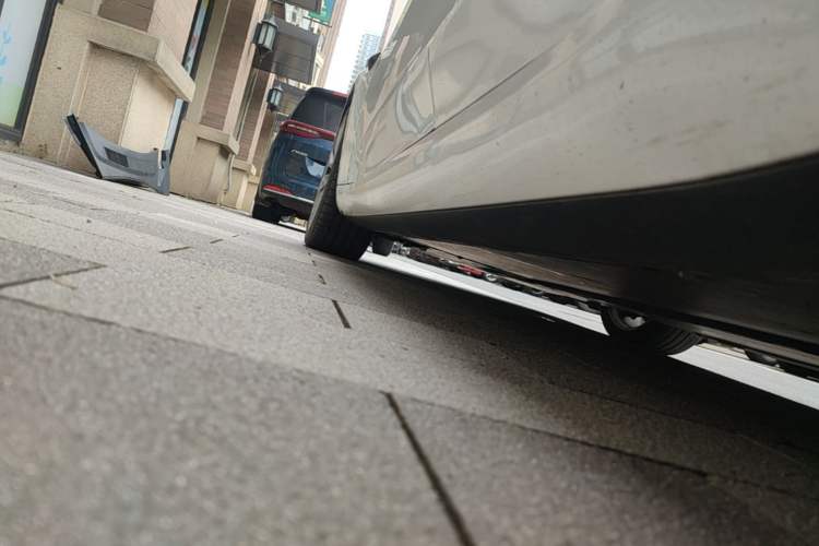 Used Tesla Model 3 2023 Long-Range All-Wheel-Drive Version Left Side Sill