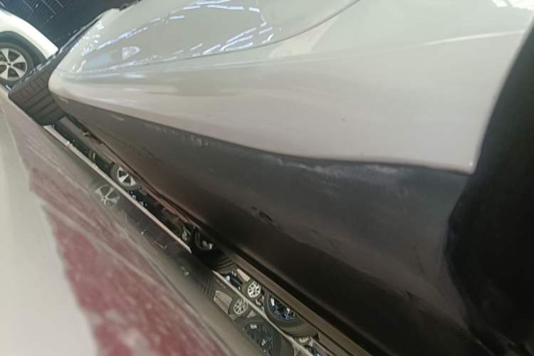 Used Tesla Model 3 2023 Long-Range All-Wheel-Drive Version Left Side Sill