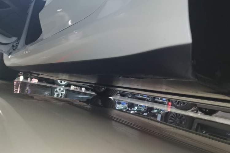 Used Tesla Model 3 2023 Long-Range All-Wheel-Drive Version Left Side Sill