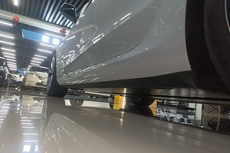 Used Tesla Model 3 2023 Long-Range All-Wheel-Drive Version Left Side Sill