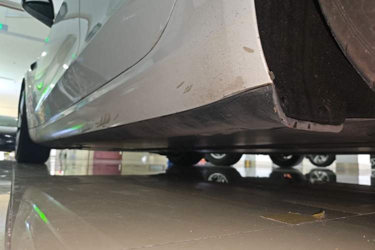 Used Tesla Model 3 2023 Long-Range All-Wheel-Drive Version Left Side Sill