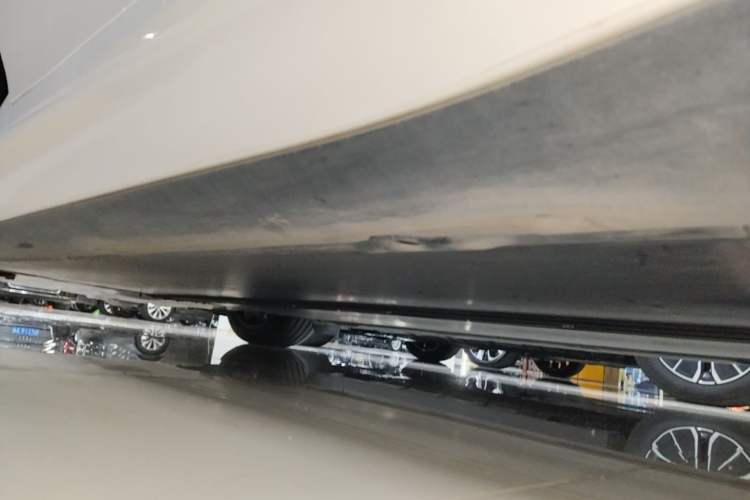Used Tesla Model 3 2023 Long-Range All-Wheel-Drive Version Left Side Sill
