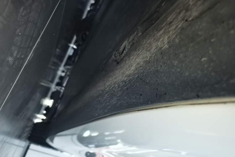 Used Tesla Model 3 2023 Long-Range All-Wheel-Drive Version Left Side Sill