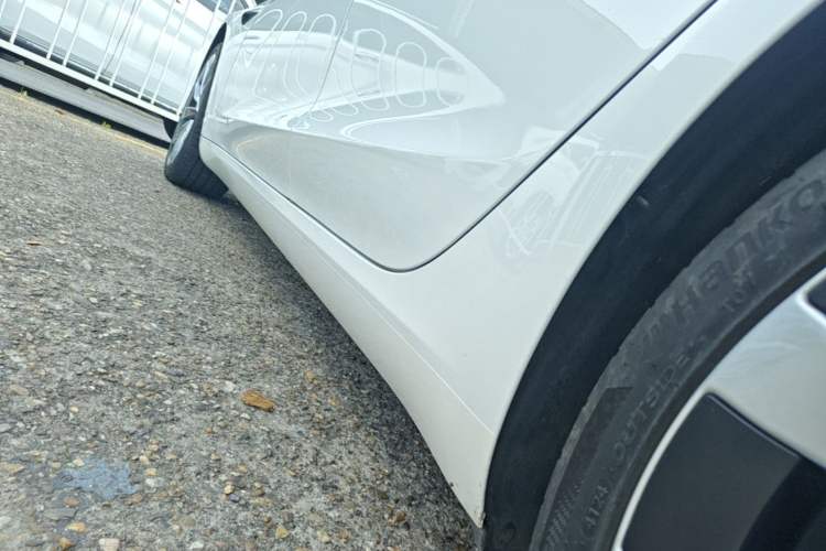 Used Tesla Model 3 2023 Long-Range All-Wheel-Drive Version Left Side Sill