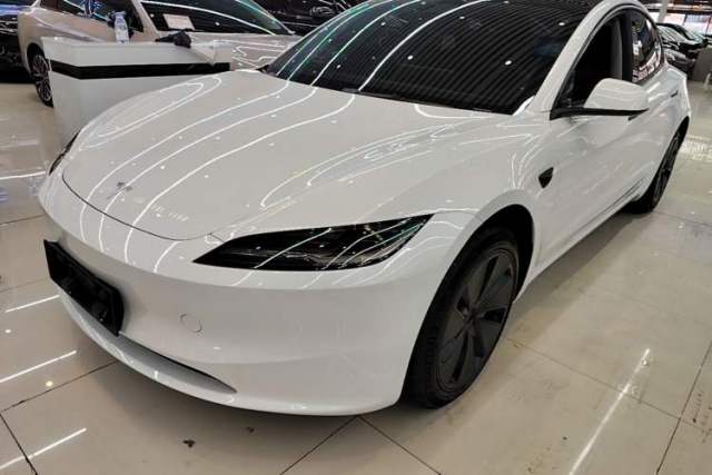 Ojetý Tesla Model 3 2023 Rear-Wheel-Drive Version