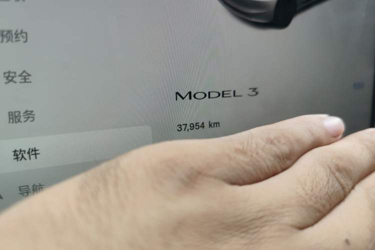 Used Tesla Model 3 2023 Rear-Wheel-Drive Version Odometer Close Up