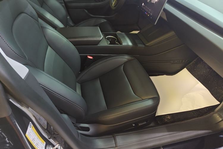 Used Tesla Model 3 2023 Long-Range All-Wheel-Drive Version Right Front Seat