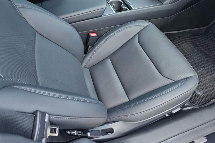 Used Tesla Model 3 2023 Long-Range All-Wheel-Drive Version Right Front Seat