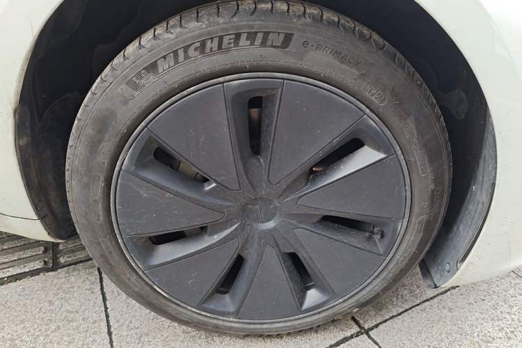 Used Tesla Model 3 2023 Rear-Wheel-Drive Version Right Front Wheel Hub