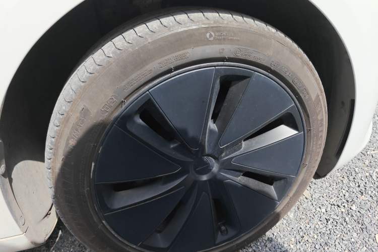 Used Tesla Model 3 2023 Rear-Wheel-Drive Version Right Front Wheel Hub