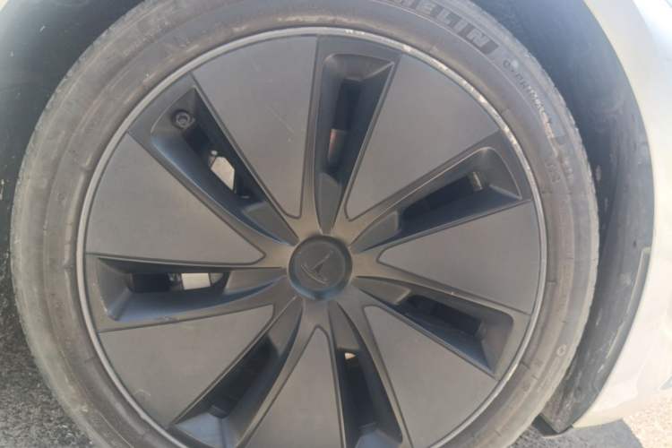 Used Tesla Model 3 2023 Long-Range All-Wheel-Drive Version Right Front Wheel Hub