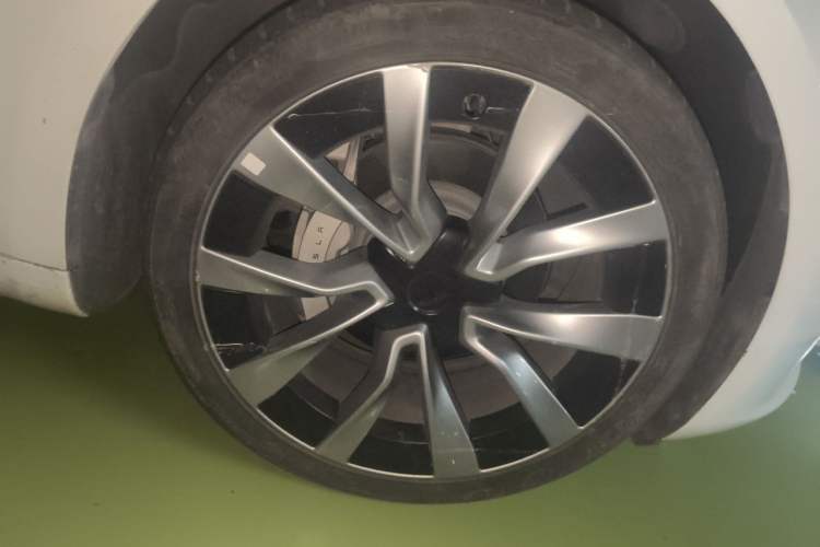 Used Tesla Model 3 2023 Long-Range All-Wheel-Drive Version Right Front Wheel Hub