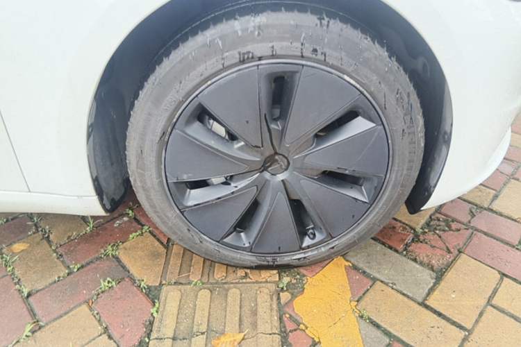 Used Tesla Model 3 2023 Rear-Wheel-Drive Version Right Front Wheel Hub