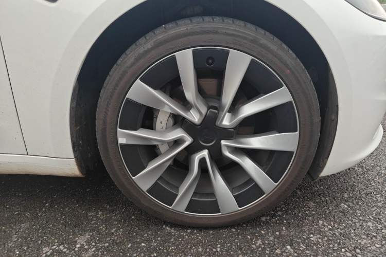 Used Tesla Model 3 2023 Rear-Wheel-Drive Version Right Front Wheel Hub