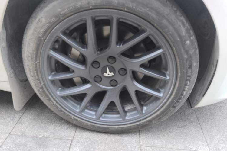 Used Tesla Model 3 2023 Rear-Wheel-Drive Version Right Front Wheel Hub