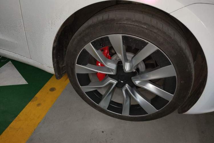 Used Tesla Model 3 2023 Rear-Wheel-Drive Version Right Front Wheel Hub