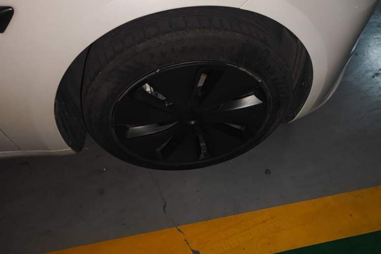 Used Tesla Model 3 2023 Rear-Wheel-Drive Version Right Front Wheel Hub