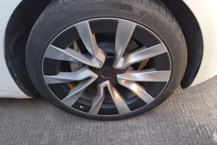 Used Tesla Model 3 2023 Rear-Wheel-Drive Version Right Front Wheel Hub
