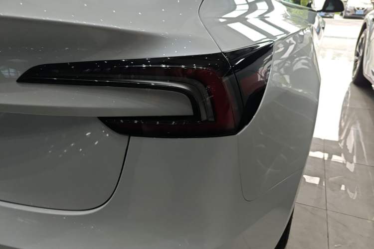 Used Tesla Model 3 2023 Long-Range All-Wheel-Drive Version Right Rear Taillight