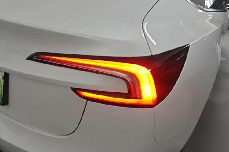 Used Tesla Model 3 2023 Long-Range All-Wheel-Drive Version Right Rear Taillight