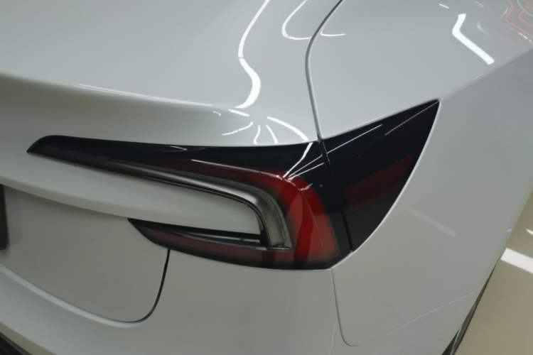 Used Tesla Model 3 2023 Long-Range All-Wheel-Drive Version Right Rear Taillight