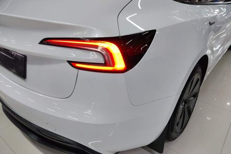 Used Tesla Model 3 2023 Long-Range All-Wheel-Drive Version Right Rear Taillight