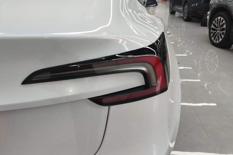 Used Tesla Model 3 2023 Long-Range All-Wheel-Drive Version Right Rear Taillight