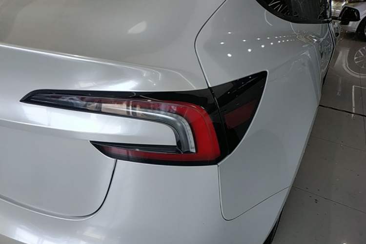 Used Tesla Model 3 2023 Rear-Wheel-Drive Version Right Rear Taillight