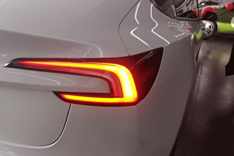 Used Tesla Model 3 2023 Long-Range All-Wheel-Drive Version Right Rear Taillight