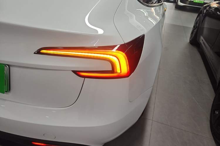 Used Tesla Model 3 2023 Rear-Wheel-Drive Version Right Rear Taillight