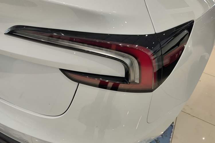 Used Tesla Model 3 2023 Rear-Wheel-Drive Version Right Rear Taillight