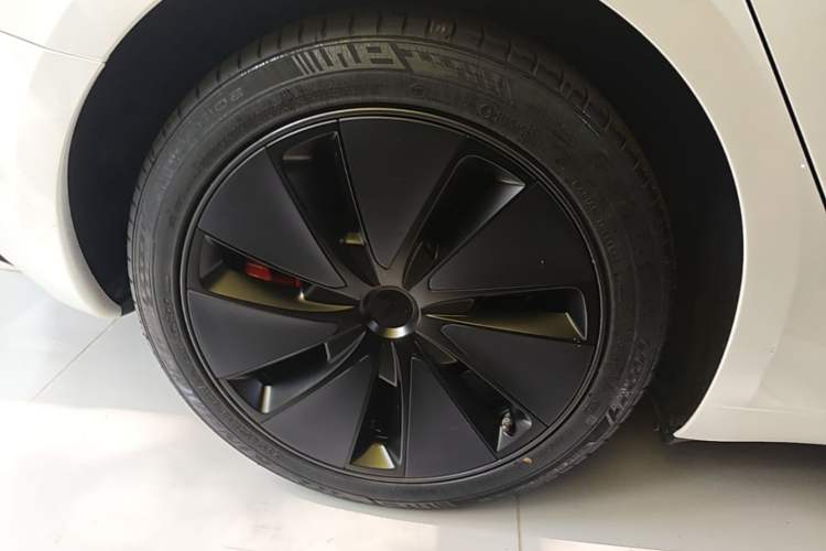 Used Tesla Model 3 2023 Long-Range All-Wheel-Drive Version Right Rear Wheel Hub